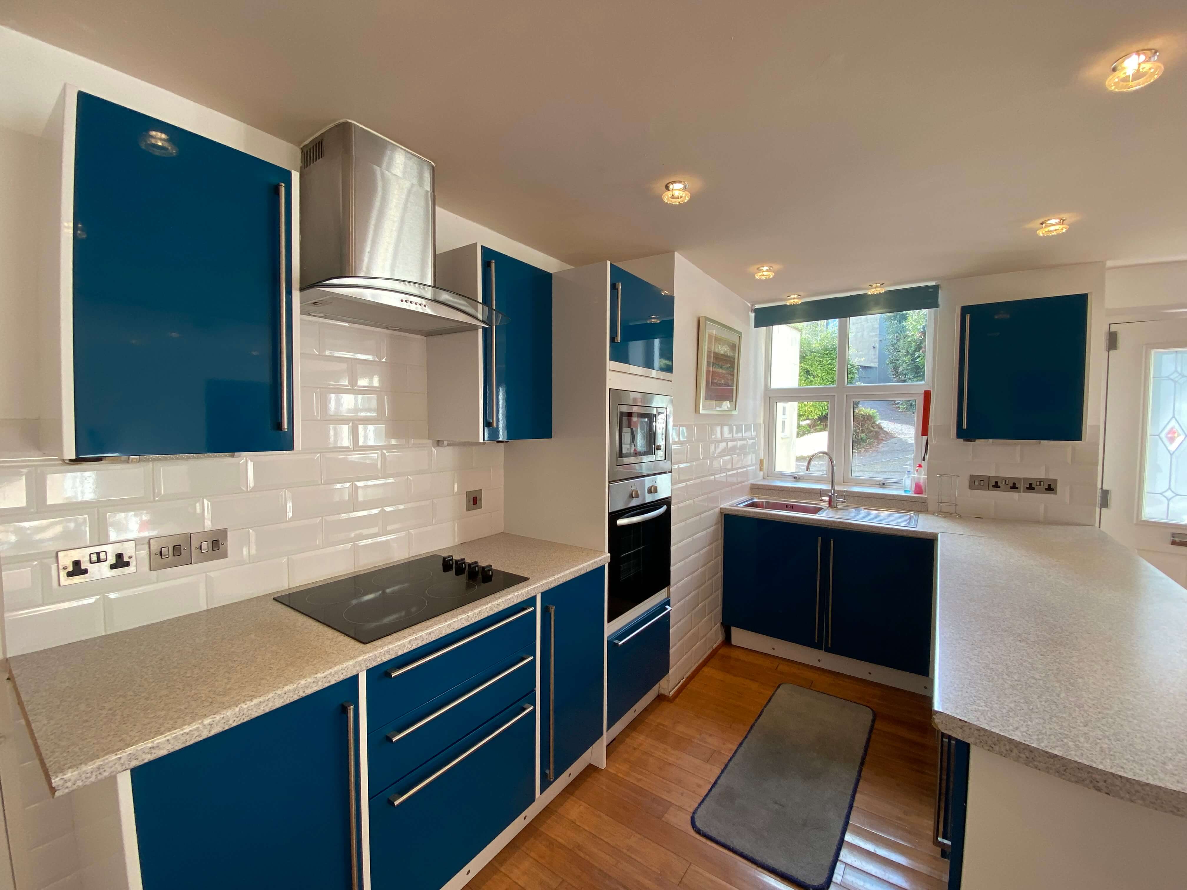 The Lower Stable Kitchen - The Stables Holiday Apartments at Meadfoot Bay