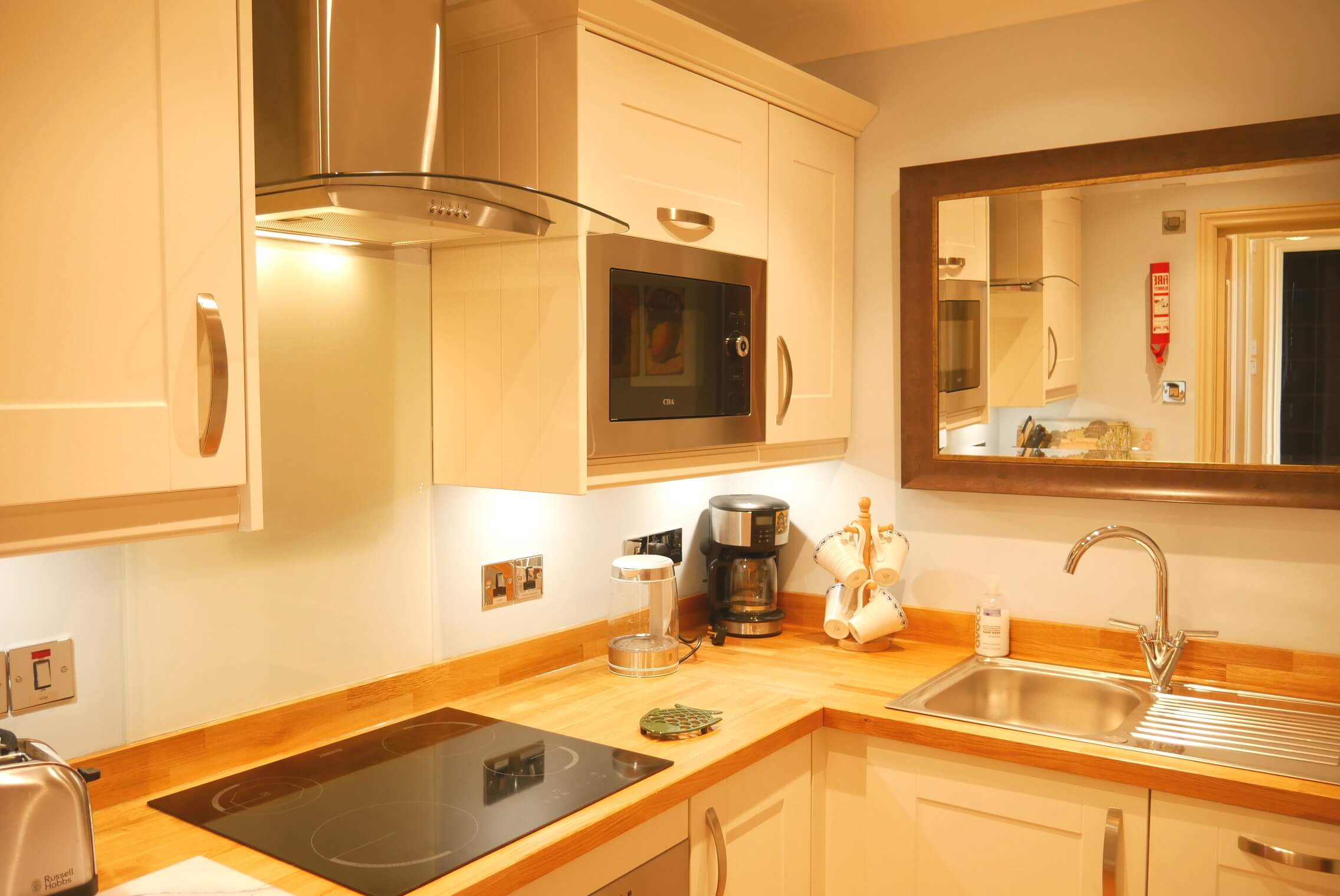Apartment 6 - The Muntham Apartments and Town House - dog friendly self catering holiday accommodation in Torquay